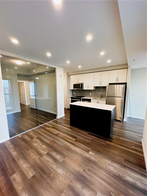 1615 - 15 Queen Street S 4