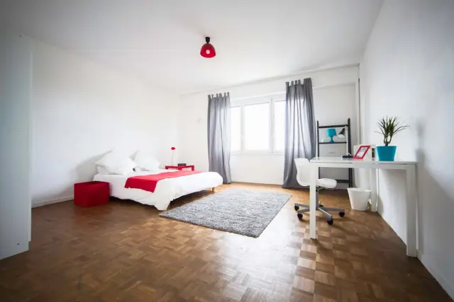 Large bright room 20m² 2