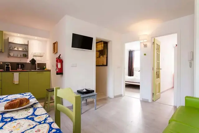 Charming 2BR Apt w/ workspace at the heart of Alfama 1