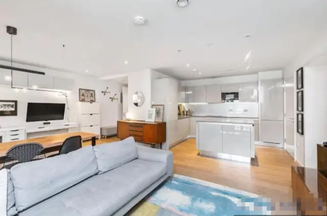 1 St Gabriel Walk, London, SE1 6FA 4