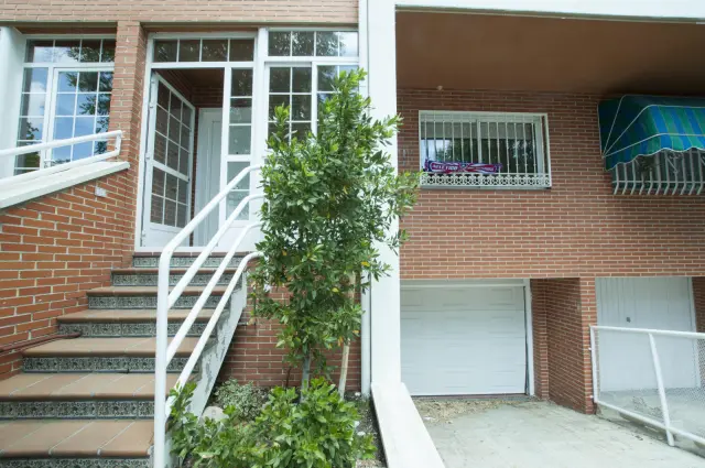 house near Calle Gardenia 1