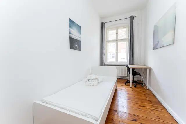 Nordkapstr. 2, 10439 1