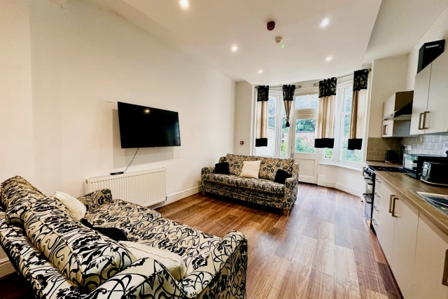 Room 6, St James Road, LE2 1HQ 4