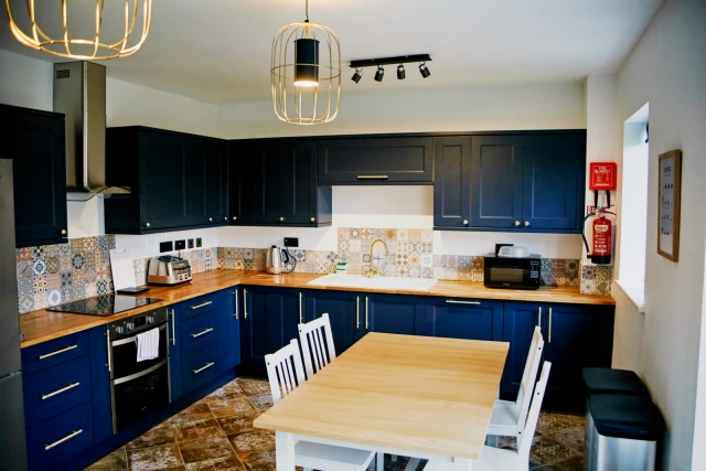 Room 3, Williams House, LE11 3BZ 1