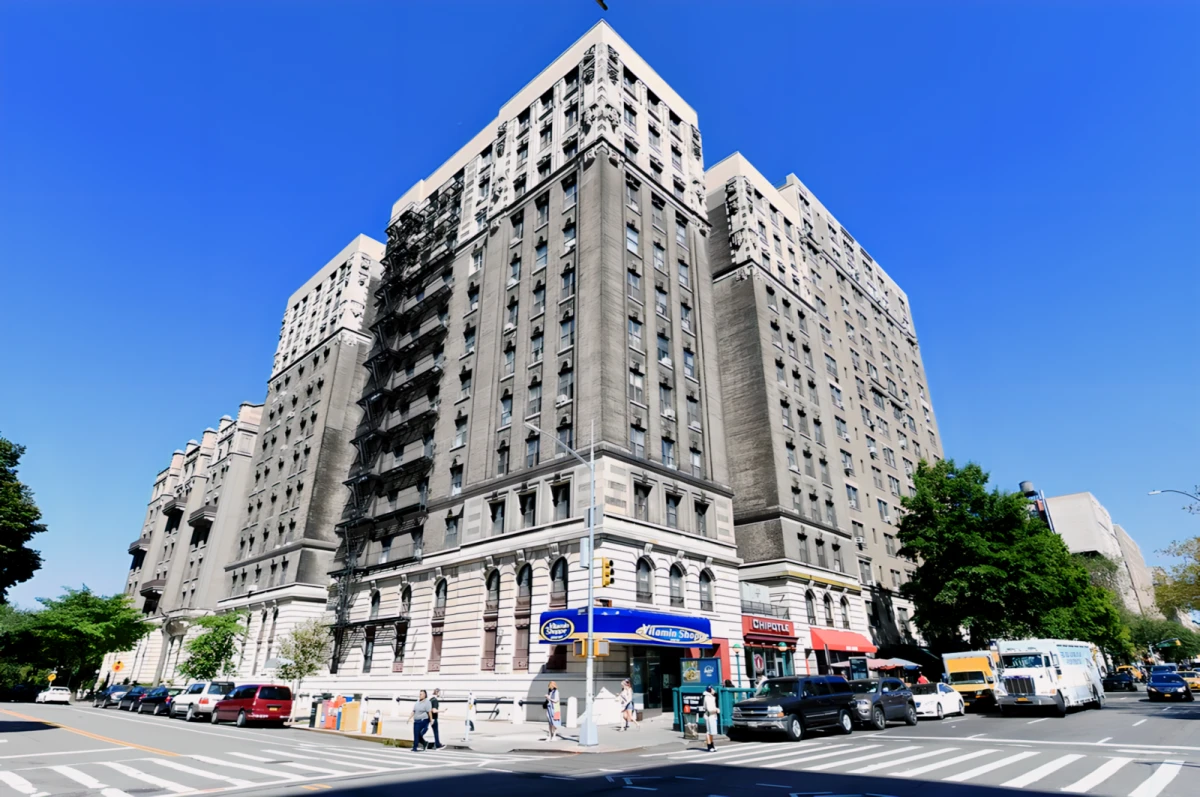 601 West 110th Street (College Residence) - chỗ ở sinh viên tại New York
