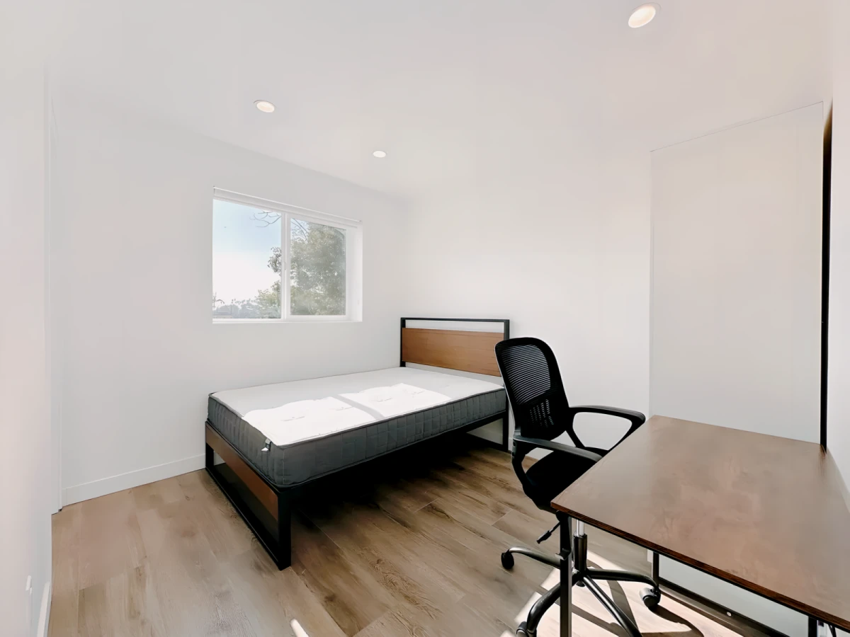 1443 West 37th Drive 0