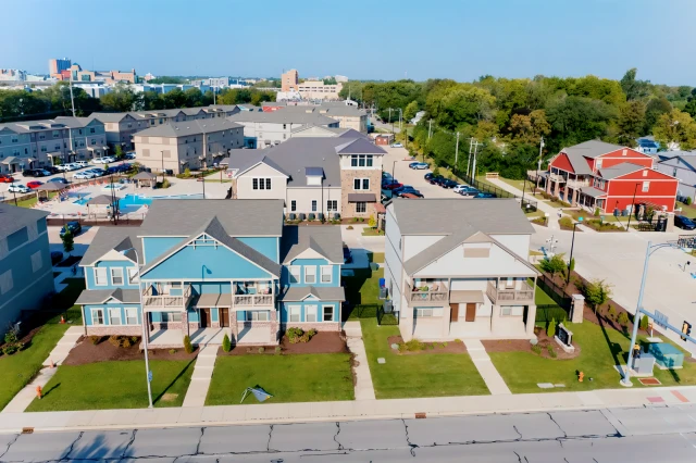 The Cottages at Illinois 4