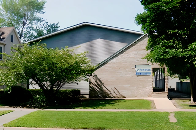 606 W. Healey, Champaign, IL 61820 1