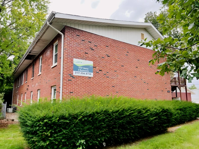 1727 Henry St Champaign IL