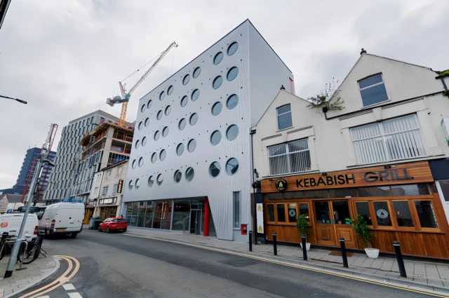 Livin – Cardiff