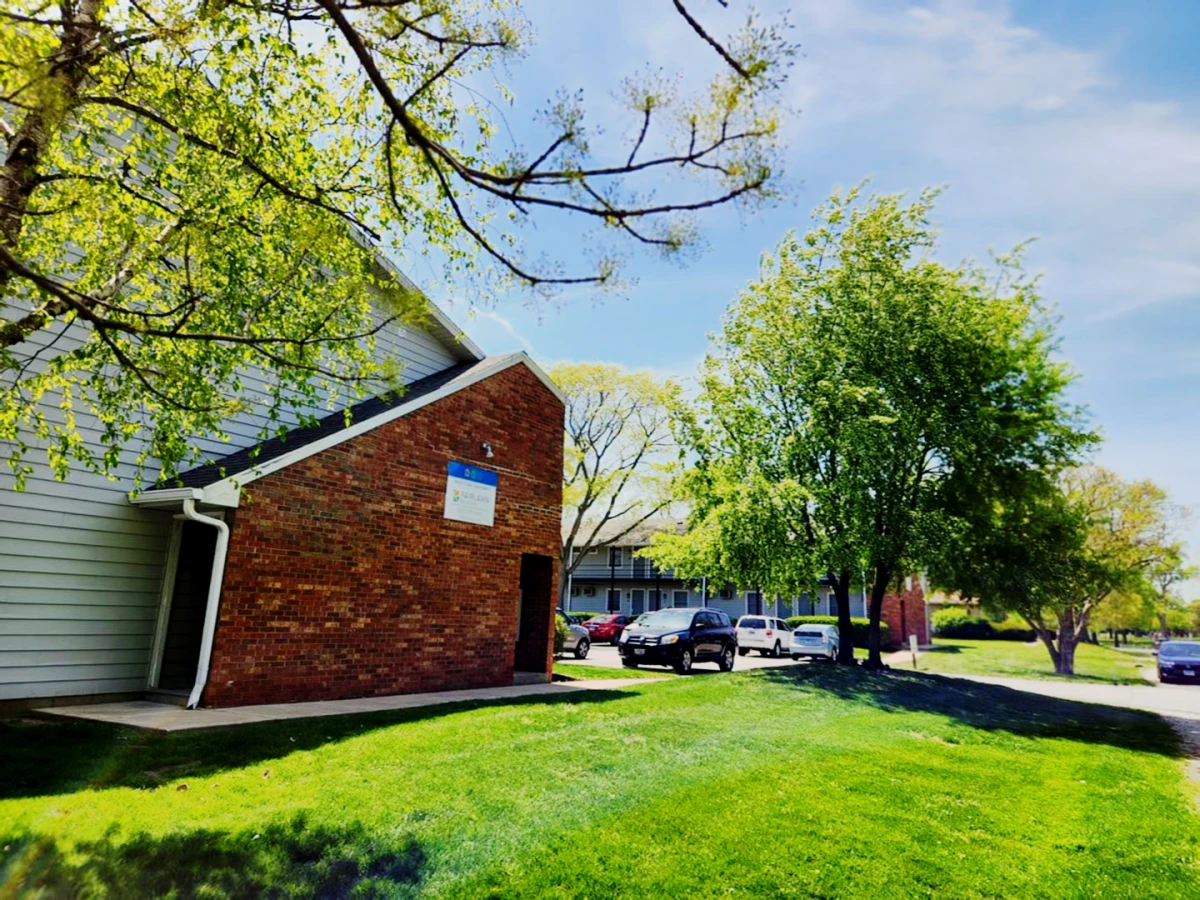 307 W Birch Street, Apt 5, Champaign, IL 61820 - Champaign student accommodation