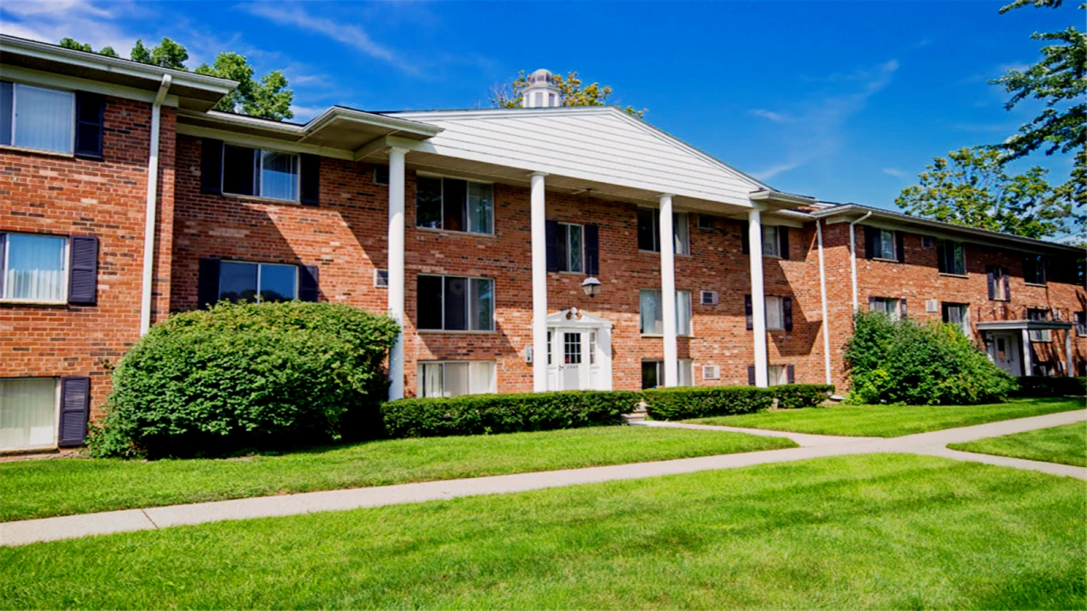 GreenBrier Apartments - chỗ ở sinh viên tại Ann Arbor