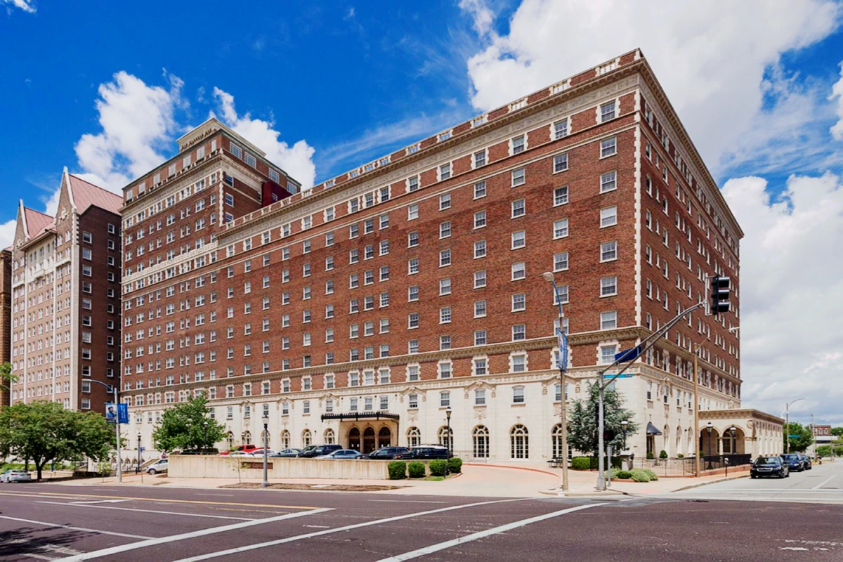 Coronado Place and Towers - ที่พักนักศึกษาในเซนต์หลุยส์