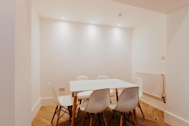 Room 7 , Stairs House, LN2 1NS 1