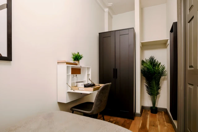 Hell's Kitchen: #210 - chỗ ở sinh viên tại New York - Twin Bedroom B