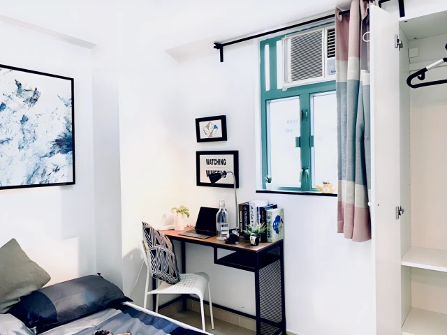 Wan Chai Southorn Building Serviced Apartment (whole rental, 4 bedrooms, 1 bathroom, 4 people) – 3 stops to PolyU (1 transfer) 5 stops to HKU (0 transfer) 1