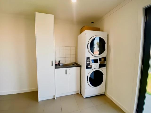 Room 6/68 Coolavin Road 4