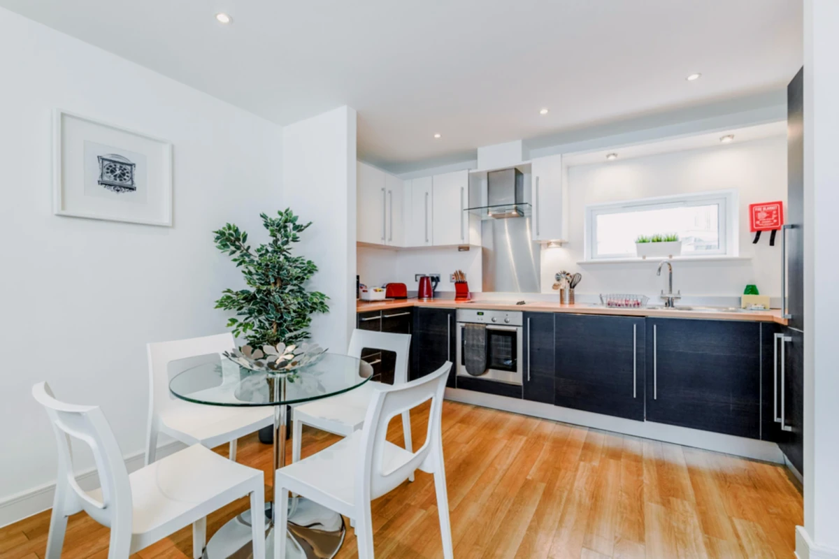 apartment near Wey View Court, Walnut Tree Close 0