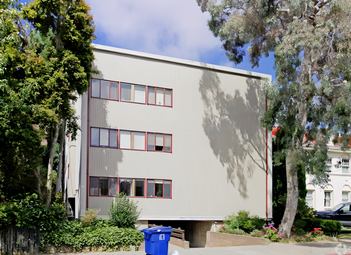 2740 College Avenue 0
