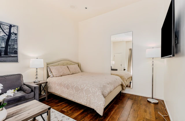 1041 Grand View Dr 2