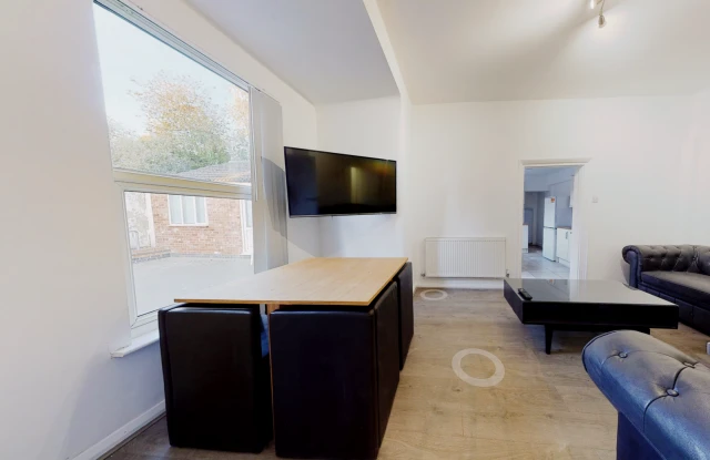 Hastings Street, LE11 5AX 2