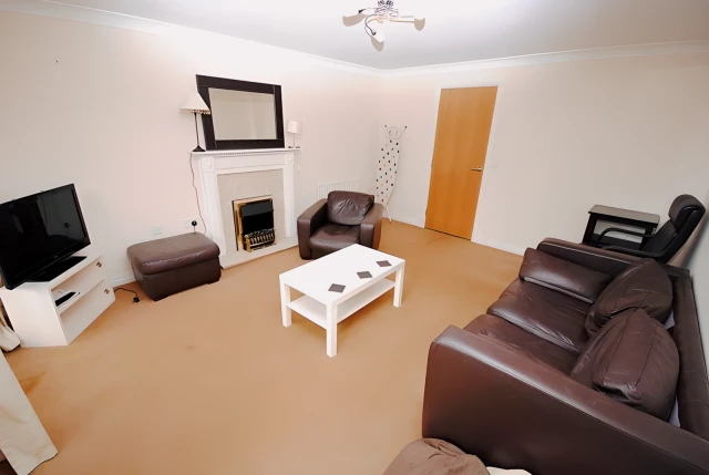 Goldfinch Close, LE11 3HG 2