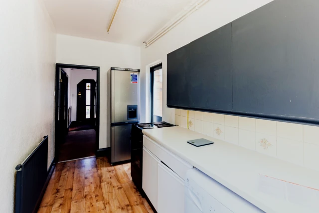 Oaklands Avenue, LE11 3JF 3