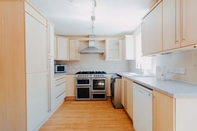 Goldfinch Close, LE11 3HG 1