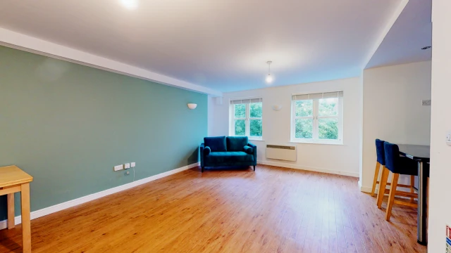 Flat 10, The Grange, LS6 2BY 4