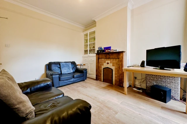 Walton Street, LE3 0DX 4