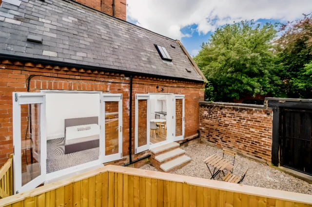 Clarendon Road, LS2 9NN 3