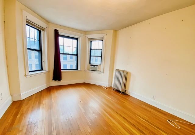 109 Saint Stephen St 4