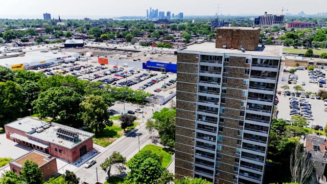 919 Dufferin 1