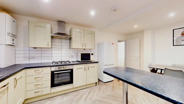  Flat 1,  Heaton Road, M20 4PX 4