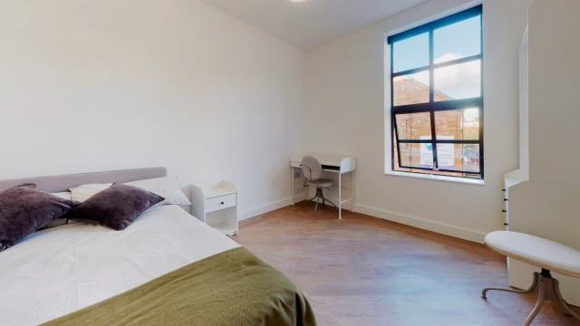Flat 2, Wards End, LE11 3HA 1