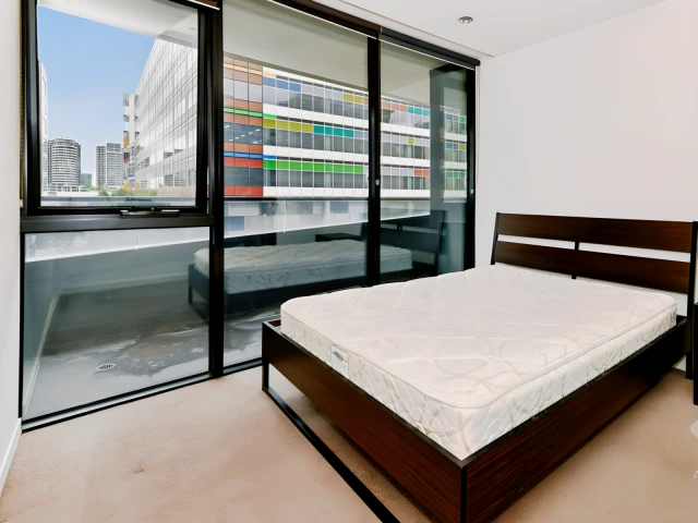 303/815 Bourke Street, Docklands 3