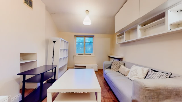 Spring Street 21649# 4