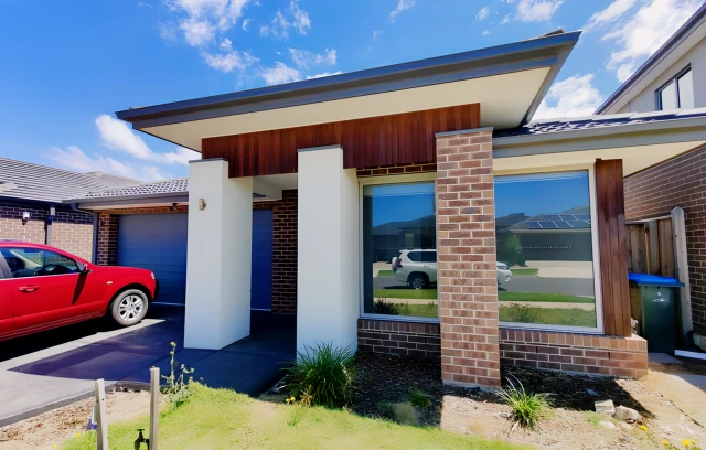 9 Jamaica St, Point Cook 1
