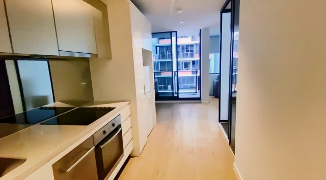 639 Lonsdale Street 1