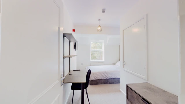 Room 6, Lenton Boulevard, NG7 2ET 3