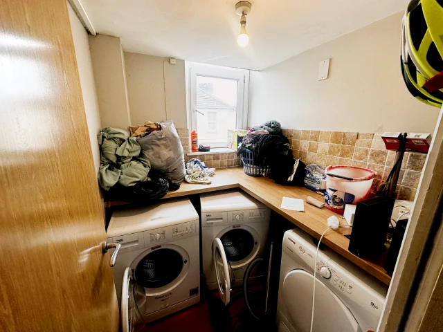 ROOM 1 , Merthyr Street, CF24 4JL 2