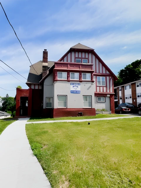 2017 East Genesee St 1