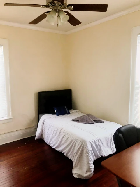 1524 East Genesee St Apartment 2 4