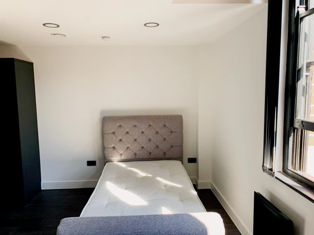 Flat 3, Market Street, NG1 6HY 1