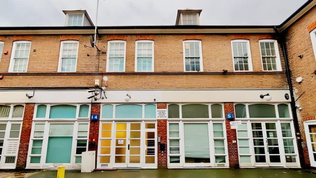 Kilburn High Road 23114# 1
