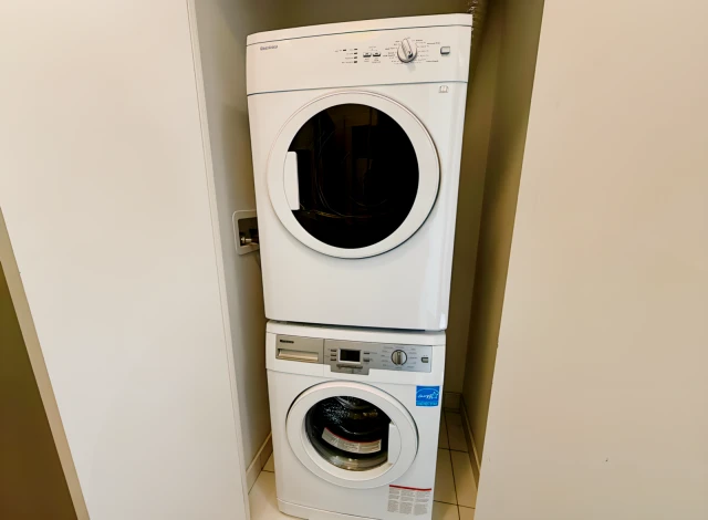 610 - 955 Bay St 2