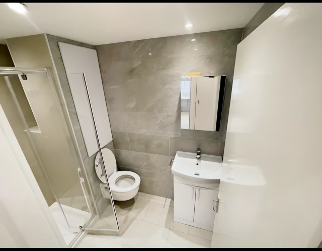 New refurbished end terrace house 3