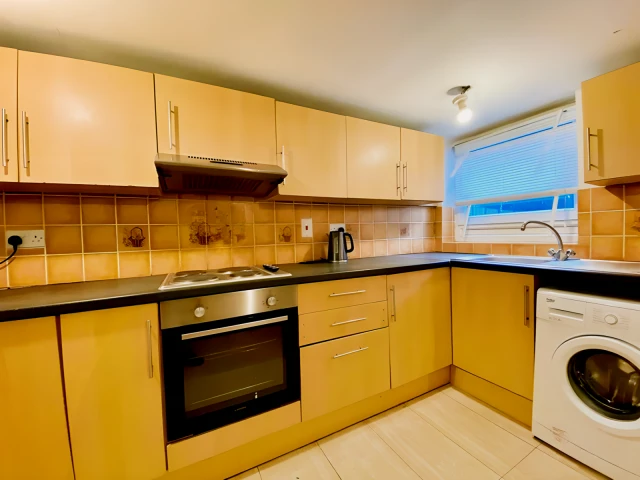 Royal Park Avenue 24280# 2
