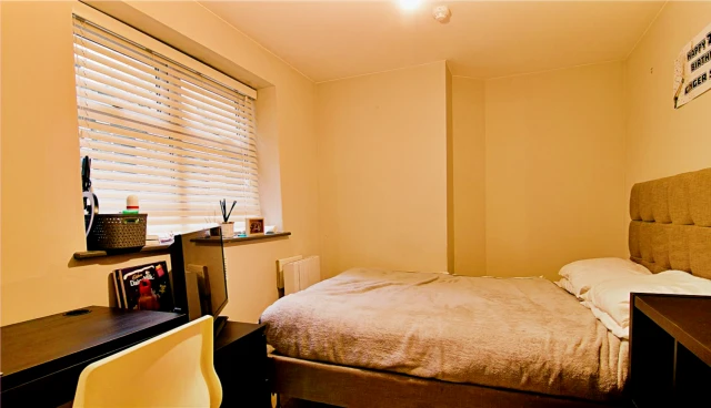 Phoenix Street, Lancaster - Flat 2, Phoenix Nights 3
