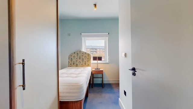 Cheshire Street 24414# 3